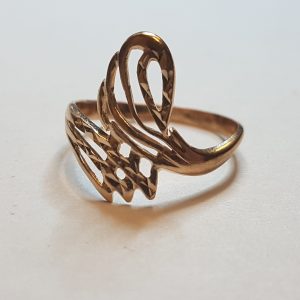 !!STOLEN!! 14 Carat Yellow Gold Ring with a Three Band Front