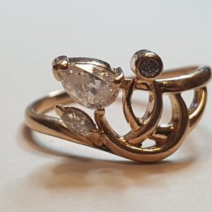 !!STOLEN!! 14 Carat Yellow Gold Ring with a Three Cubic Zirconia Stones